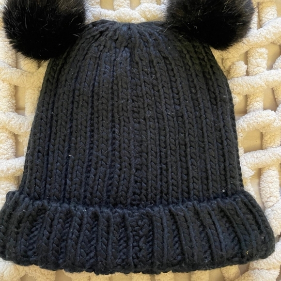 H&M Black Pom Pom Beanie - One Size - Picture 2 of 3